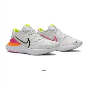 Nike renew run sneakers “platinum pink blast”
